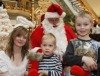 Nikolaus füllt die Stiefelchen im Stern-Center Potsdam