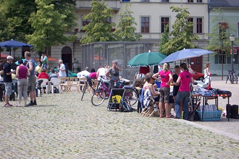 Benefiz-Flohmarkt für „Die Theaterbotschafter“