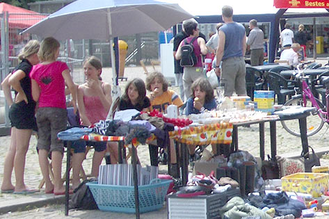 Benefiz-Flohmarkt für „Die Theaterbotschafter“