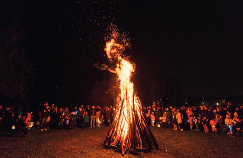 Foto: Traditionelles Osterfeuer im Volkspark Potsdam