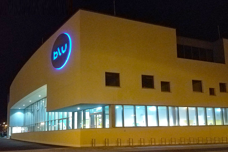 Foto: Röhrenrutsche im blu: moderner, bunter und nachhaltiger